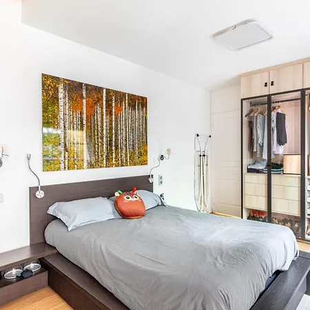 Guestready - Spacieux Apt. Avec Cour Privative דירה