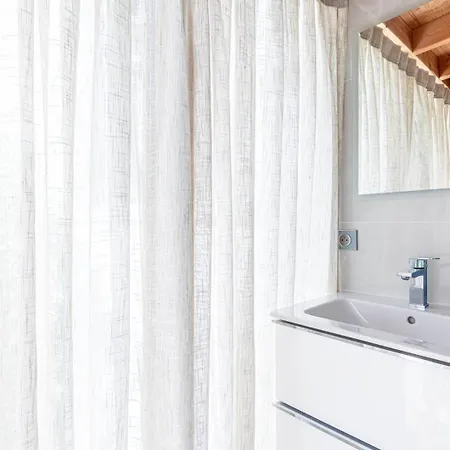 Guestready - Spacieux Apt. Avec Cour Privative דירה