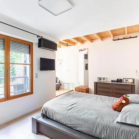 Guestready - Spacieux Apt. Avec Cour Privative דירה *