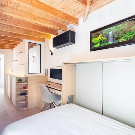 Guestready - Spacieux Apt. Avec Cour Privative 아파트 파리