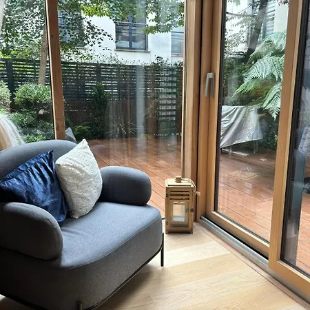 Guestready - Spacieux Apt. Avec Cour Privative