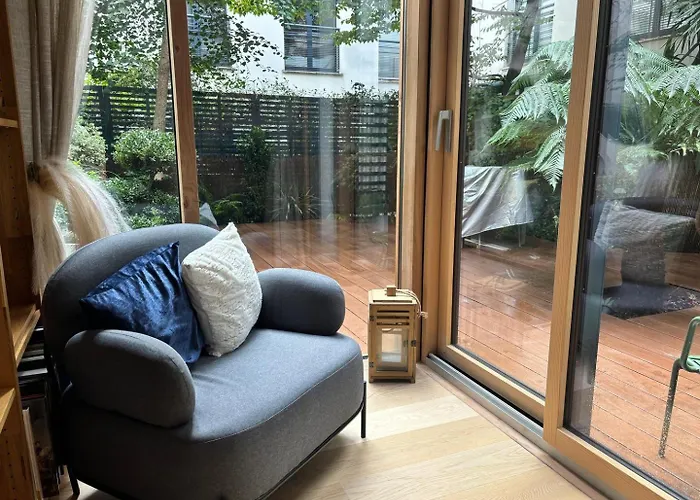 Guestready - Spacieux Apt. Avec Cour Privative
