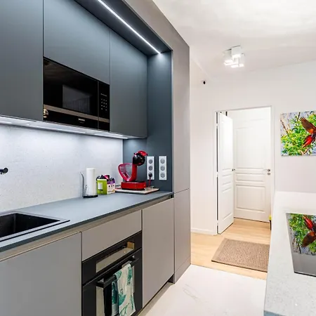 アパート Guestready - Spacieux Apt. Avec Cour Privative パリ