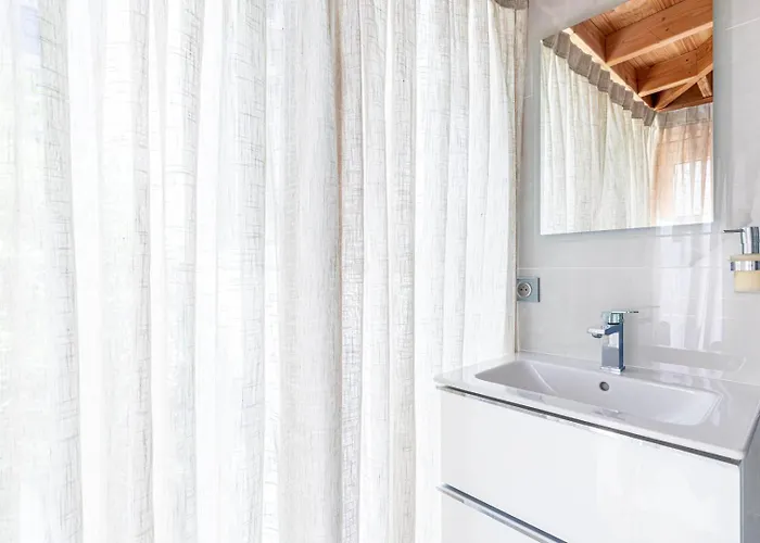 Guestready - Spacieux Apt. Avec Cour Privative Appartement