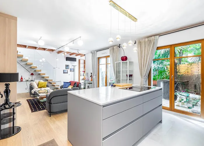 Guestready - Spacieux Apt. Avec Cour Privative Appartement Parijs