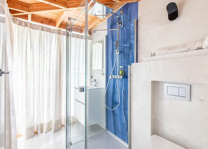 Guestready - Spacieux Apt. Avec Cour Privative