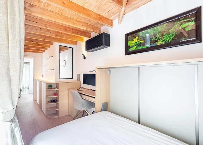 Guestready - Spacieux Apt. Avec Cour Privative Appartement Parijs